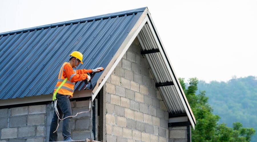 Professional residential roofers in Sterling, MI